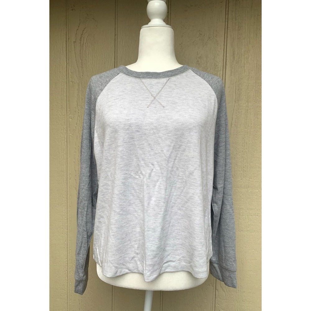 Urban Romantics Gray Raglan Sleeve Long Sleeve Shirt/Sweatshirt